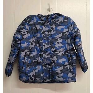 Amazon Essentials Boys' Heavy-Weight Hooded Puffer Jacket Coat,Blue,Camo XS(4-5)